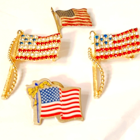 4 Vintage American Flag Pins - Picture 1 of 5